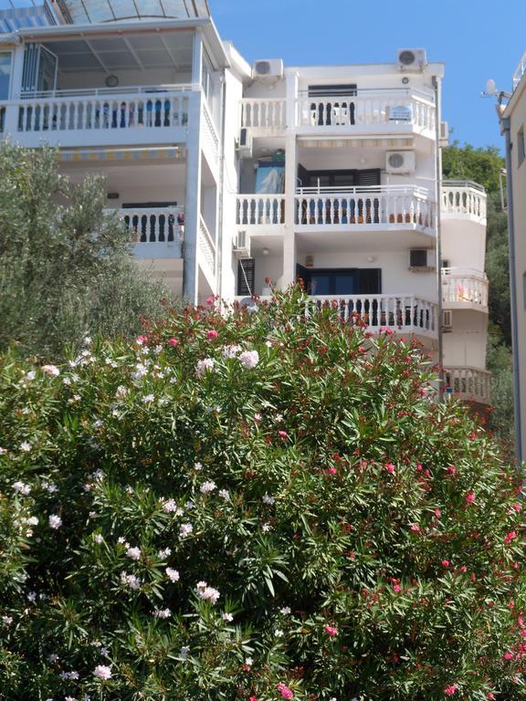 Milocer Apartment 스베티스테판 외부 사진